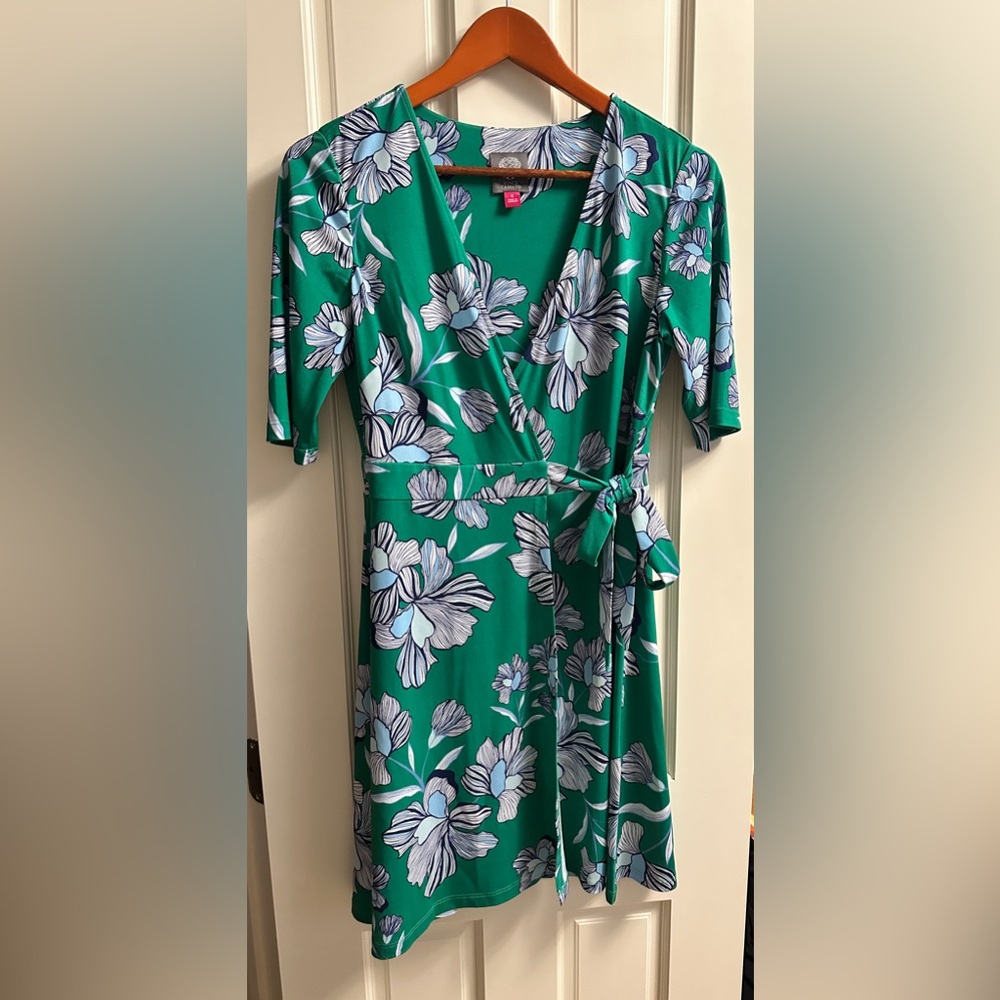Green Floral Vince Camuto Dress, size 8.